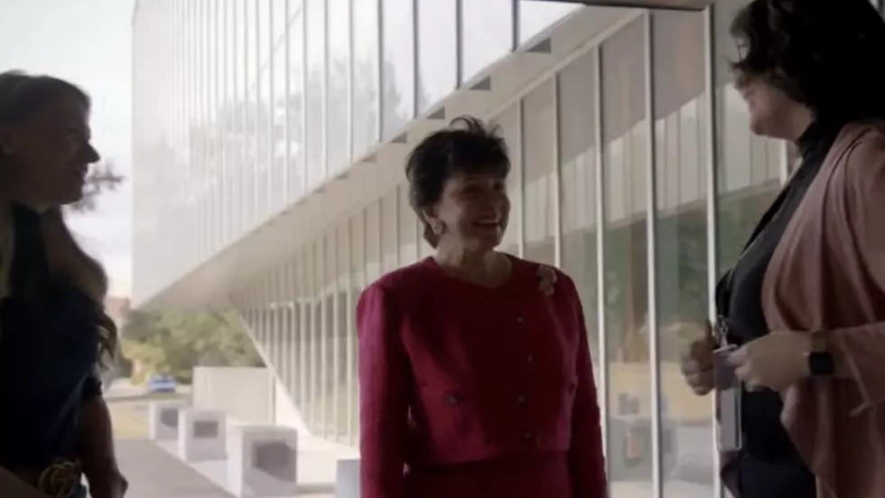 Saints Owner Mrs. Gayle Benson Visits Lafayette – Plans to Donate Billions to New Orleans