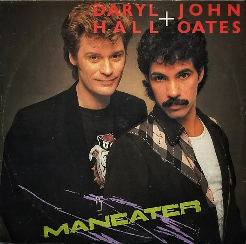 Is This Really a USL Shirt on Hall & Oates’ Album Cover?